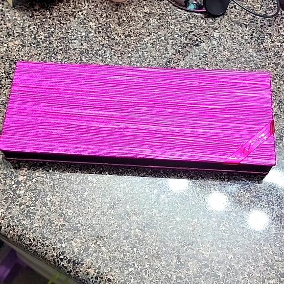 MAC Cosmetics Case - Picture 1 of 4